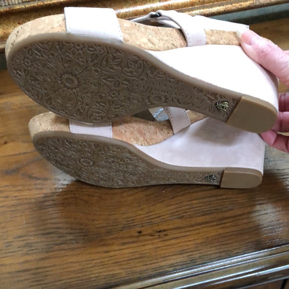 NWOT Bettye Muller Concept womens platform sandals.  Size 7.  Bone.  Faux suede. - Picture 9 of 11